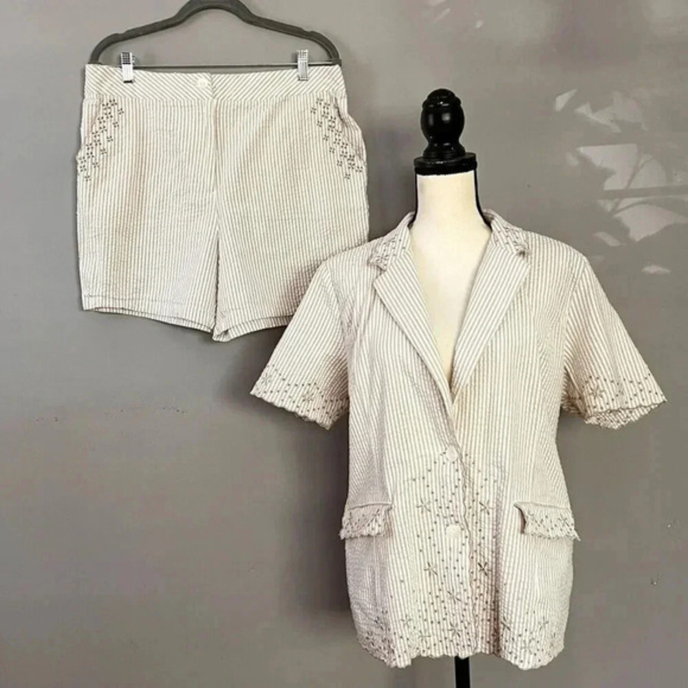 Susan Graver Seersucker Jacket & Shorts Set Womens L Tan Striped‎ Eyelet Retro - Picture 1 of 16